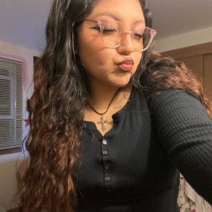 Meet your Posher, Esmeralda